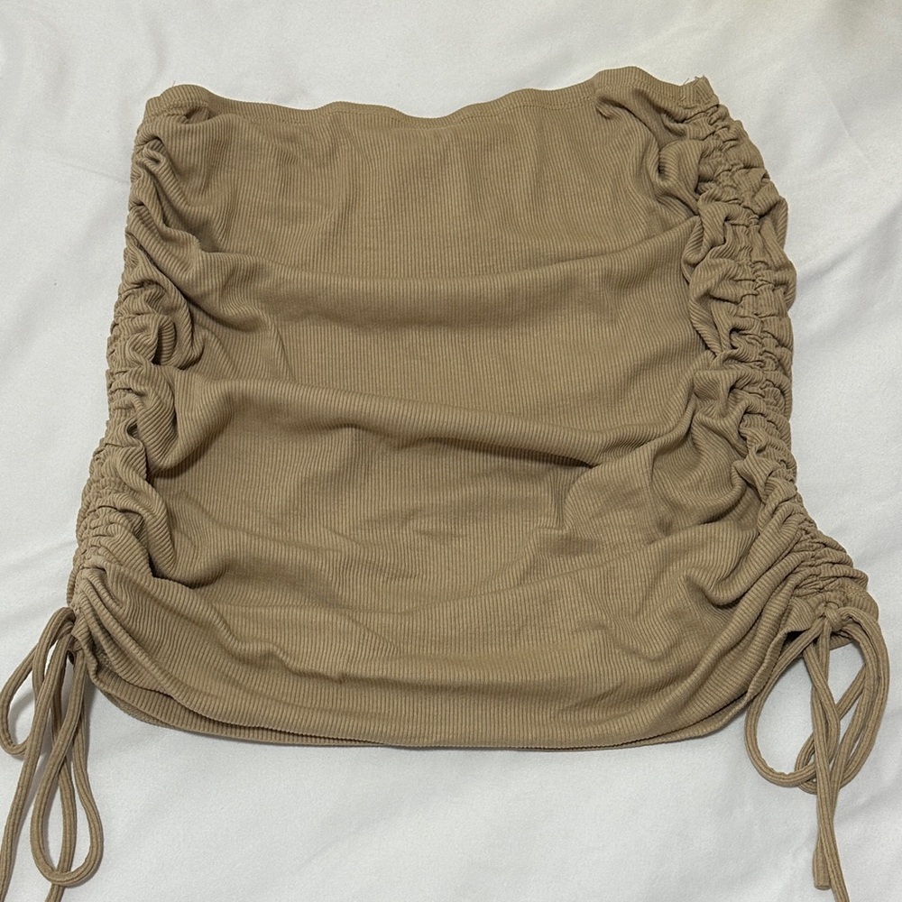Princess Polly Ruched Mini Skirt (size 8)